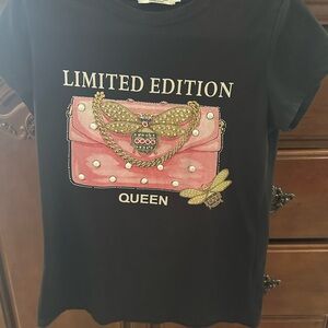 Vinizbena Black T-Shirt with Pink Bag Graphic.